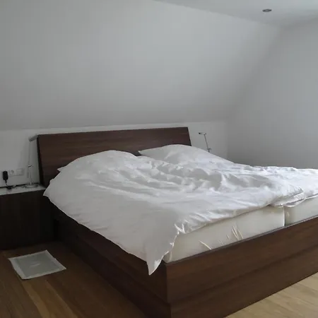 Bed & Kitchen Burgau Apartment Room photo