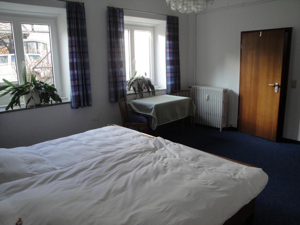 Bed & Kitchen