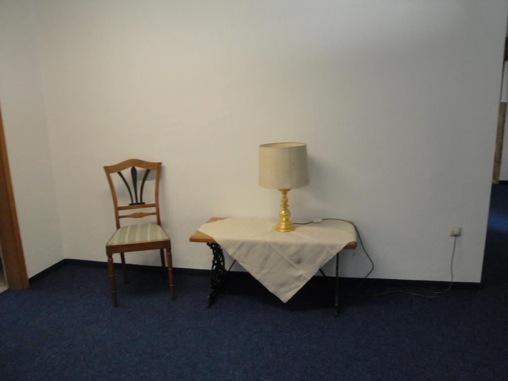 Bed & Kitchen Apartment