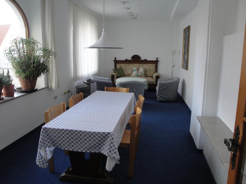 Apartment Bed & Kitchen