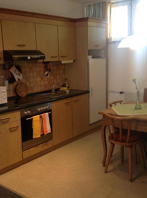 Apartment Bed & Kitchen