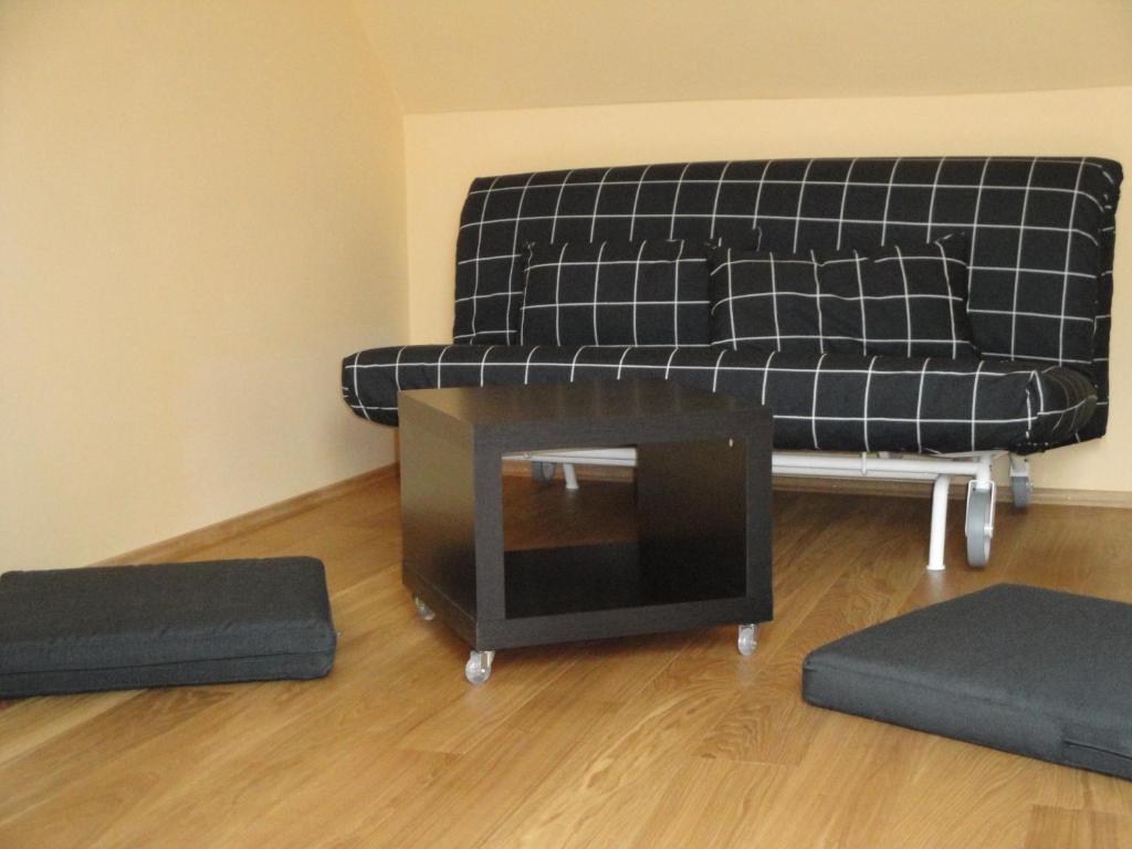 Apartment Bed & Kitchen