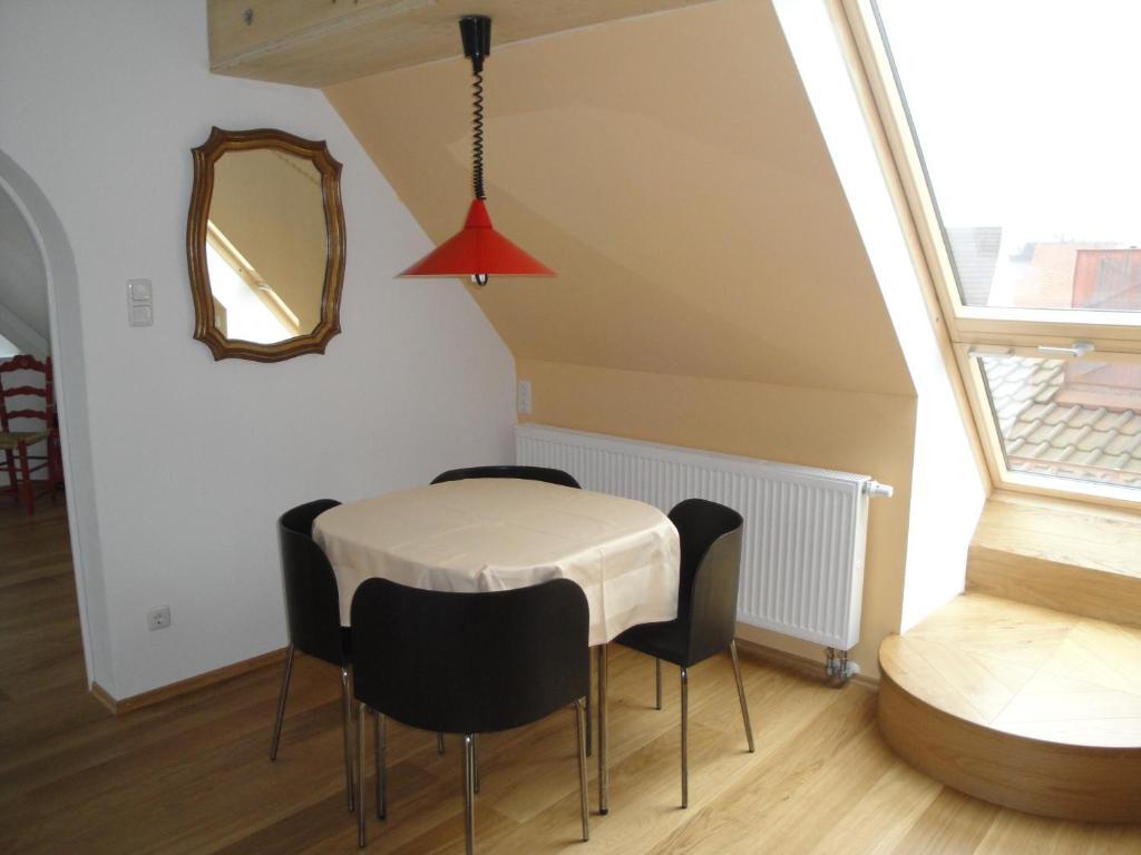 Bed & Kitchen