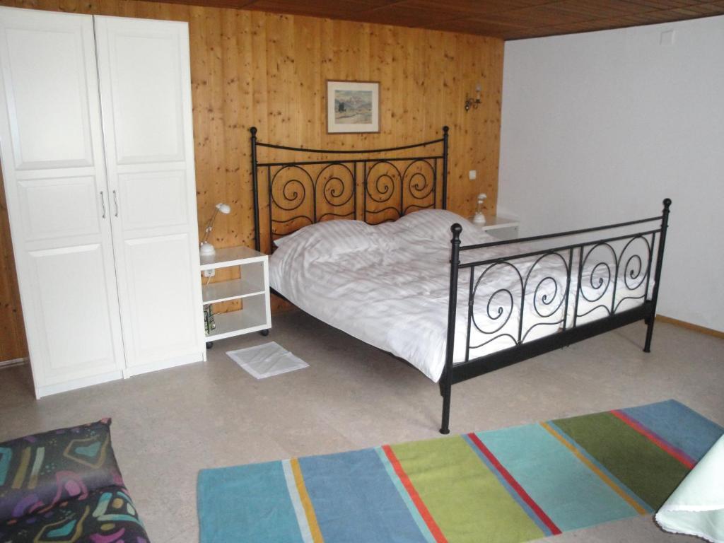 Bed & Kitchen